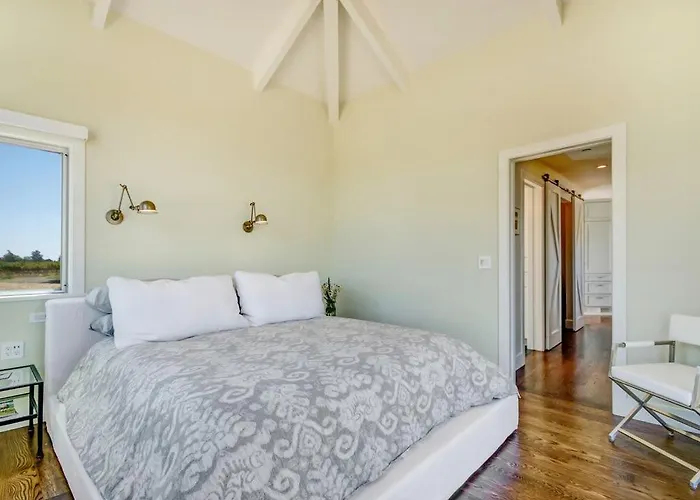 Sonoma-Napa Wine Country Retreat Surrounded By Vineyards, Views, & Privacy