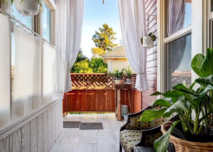 1932 Eduardian San Rafael Home, 3 Bed 2 Bath Upstairs Flat